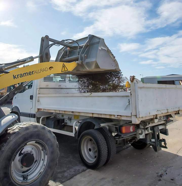 Location flexible de polybennes adaptées à vos besoins spécifiques.